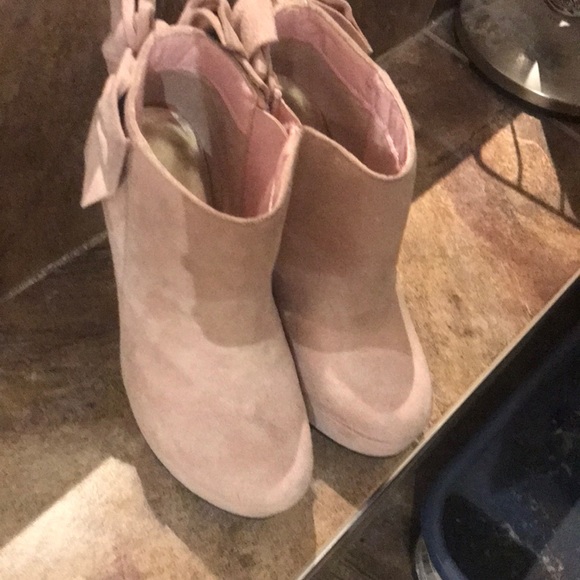 Shoes - Picture 3 of 4